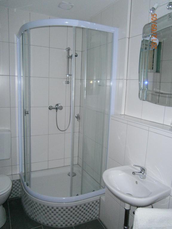 Pension Am Rheinsteig Leutesdorf Quarto foto
